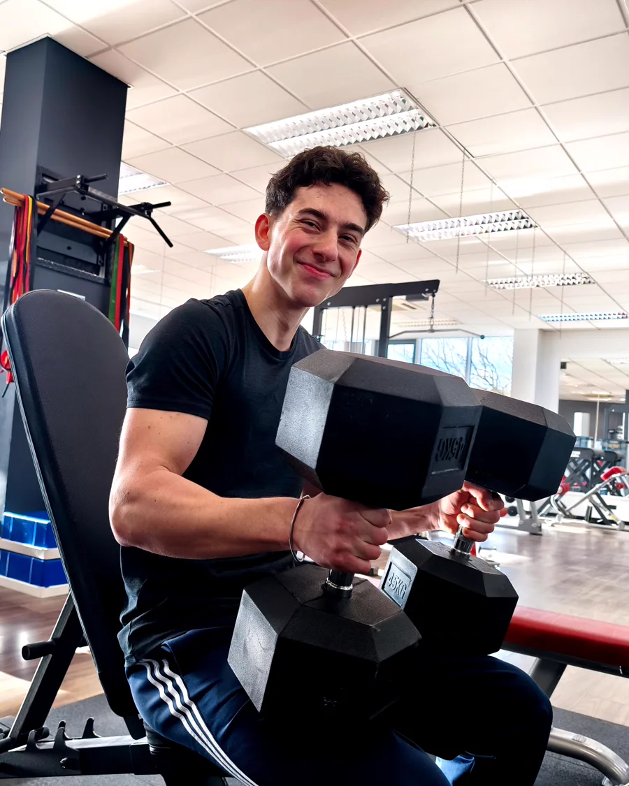Mitglied beim Krafttraining im FIT-UP Sportcenter Erftstadt-Lechenich